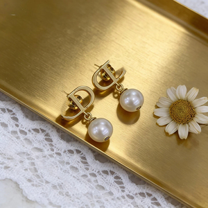 设计师简约风格金耳环，适合女士奢华时尚品牌订婚珠宝耳环 - Product Image 3