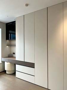 Armario de dormitorio personalizado moderno por puerta de madera maciza de fábrica portátil y ajustable para uso en muebles para el hogar - Product Image 6