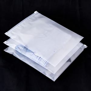 Bolsas de Plástico Personalizadas con Logotipo Impreso para Ropa, con Cierre Deslizante, para Camisetas y Ropa Interior, Acabado Mate Esmerilado - Product Image 2