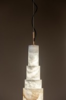 Lustre suspendu en albâtre élégant de style nordique moderne, lustre vertical artistique personnalisé pour villa, salon, escalier, décoration intérieure