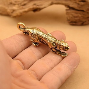 Nieuwe Dieren Retro Verkoperde Massieve Krokodil Sleutelhanger Tijger Kantoor Bureau Decoratie Leeuw Handwerk - Product Image 3