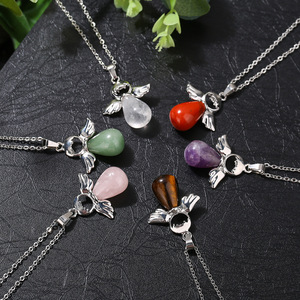 Collana con Ciondolo Angelo in Pietra Naturale, Delicato Charm in Gemma, Gioielli Spirituali Boho Fatti a Mano per Donne, Regalo Casual Quotidiano - Product Image 2
