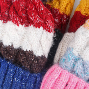 <span class=keywords><strong>Bonnet</strong></span> en maille jacquard doublé polaire en mohair pour <span class=keywords><strong>femme</strong></span> avec <span class=keywords><strong>pompon</strong></span>, design rayé color-block réglable, chaud pour l'hiver - Product Image 3