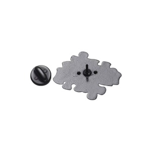 En gros, épingles et badges en métal à motifs de dessins animés, multicolores, en forme de puzzle, cœur et carré, accessoires en alliage - Product Image 6