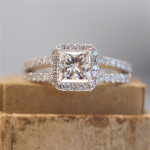 Anello Nuziale Vintage Traforato per Donne, Elegante Gioiello da Dito alla Moda - Product Image 1