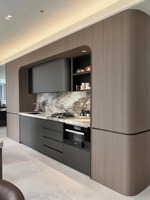 Vermonhouzz Armoires de cuisine modernes personnalisées en bois foncé et noir avec un design intemporel et des matériaux de qualité supérieure pour villa de luxe