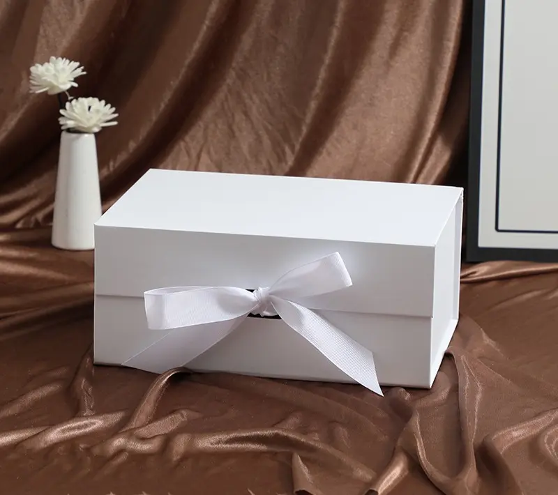 재고 자기 흡입 접이식 상자 신선한 보관 상자 생일 선물 골판지 흰색 선물 상자