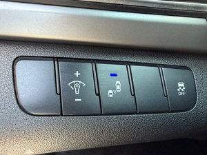 Kilometraje Original 2018, Avante AD Blanco, Auto Compacto de Gasolina con Monitor Trasero, Vehículo Económico - Product Image 5