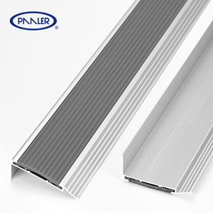 Embouts d'<span class=keywords><strong>escalier</strong></span> modernes flexibles et antidérapants en PVC aluminium <span class=keywords><strong>Bande</strong></span> de bordure en métal pour carrelage Bord de marche antidérapant avec nez élégant - Product Image 3