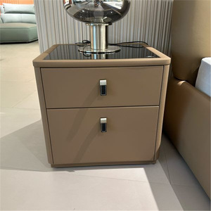 Mesita de Noche Moderna Minimalista Denlais, de Madera Maciza, con Dos Cajones, Estilo Italiano, con Ruedas - Product Image 4
