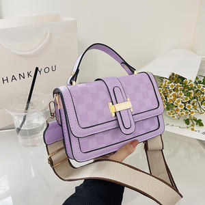 Mode dengan Tren Tas Selempang Kotak Kecil yang Simpel - Product Image 4