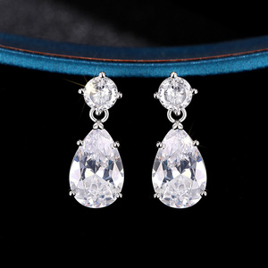 Set di Gioielli a Goccia per Donne, Elegante Collana e Orecchini Abbinati, Accessorio di Moda Quotidiana - Product Image 6