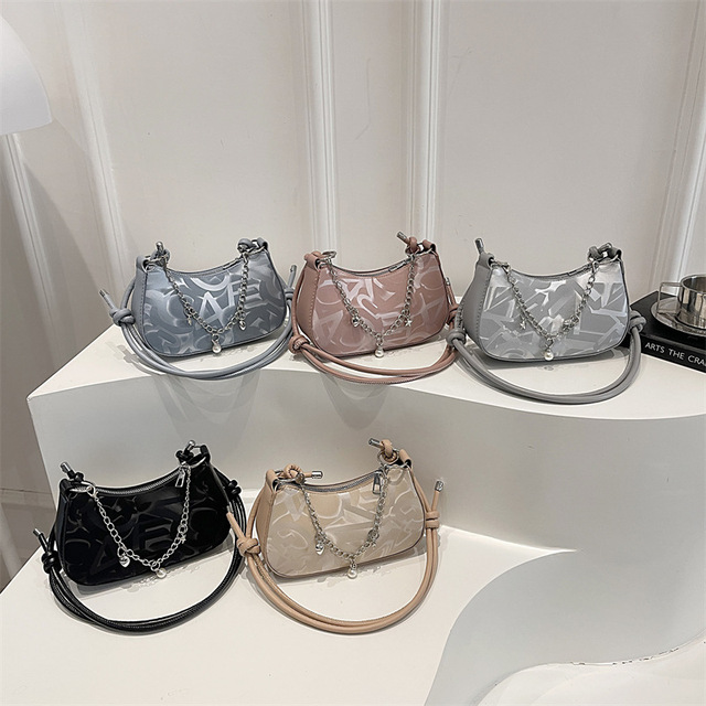 Spring New Fashion Portable Crossbody Crescent Bag Beautiful Casual Niche Design Fashionable Chain Shoulder Bag Women Zipper PU