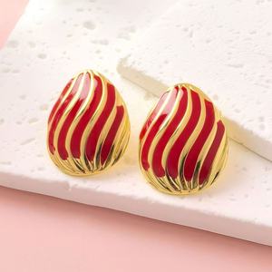 Pendientes de Acero Inoxidable Chapados en Oro con Incrustaciones de Estrellas de Moda de la Serie Océano Manqiu, con Acabado Esmaltado - Product Image 6