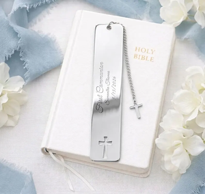 Marque-page personnalisé en acier inoxydable pour la première communion, gravable sur mesure, avec découpe en forme de croix, cadeau souvenir pour garçons et filles - Product Image 1