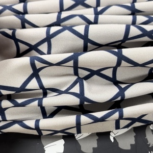 <span class=keywords><strong>Cache</strong></span>-<span class=keywords><strong>cou</strong></span> 4 voies en tissu à haute élasticité Sports d'extérieur <span class=keywords><strong>Cache</strong></span>-<span class=keywords><strong>cou</strong></span> en polyester UPF 50 avec logo personnalisé - Product Image 3