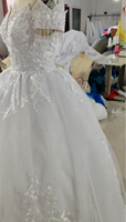 Robe de mariée de bal africaine personnalisée 2026, épaules dénudées, ornée de perles, avec appliques en dentelle blanche et jupe en tulle à manches à franges