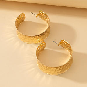 AYN-142 all'ingrosso di moda donna moderna <span class=keywords><strong>oro</strong></span> in grani rialzati a forma di C orecchini geometrici semplici orecchini in lega - Product Image 4