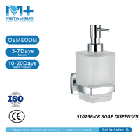 Distributeur de savon liquide mural moderne en alliage de zinc chromé Metalique 51025B-CR avec base carrée et verre dépoli pour hôtel, salle de bain, toilettes
