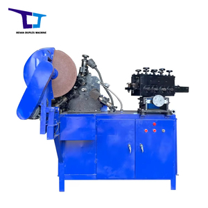 Tubo a spirale personalizzato in acciaio al carbonio che forma macchina con motore per tubo in metallo condotto ondulato che fa uso ponte 380V 7.5kw - Product Image 1