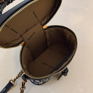 Sac à main carré élégant pour femme. Avec fermeture éclair. Fabriqué en matériau PU de haute qualité. - Product Image 2