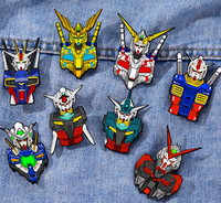 Broches et badges en émail imprimés UV de haute qualité, sans MOQ, à prix abordables, motif Bull Metal Gundam Anime Cartoon, pour sacs, casquettes et chapeaux