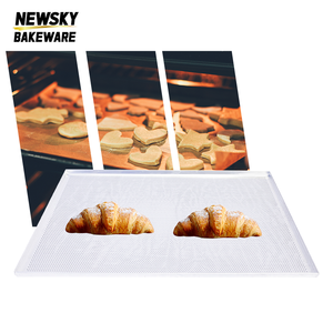 Plateau de cuisson en <span class=keywords><strong>aluminium</strong></span> de qualité commerciale avec base en maille perforée Dimensions personnalisées pour la cuisson à haute capacité dans les boulangeries et les restaurants - Product Image 3