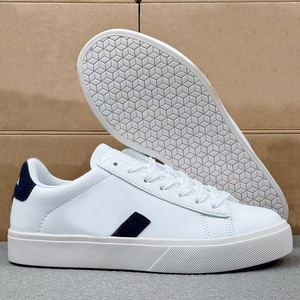 OEM / ODM Sneakers en cuir blanc, chaussures de créateur, Tenis Hombre, style minimaliste, décontracté, logo personnalisé, sneakers vulcanisées plates pour hommes - Product Image 3