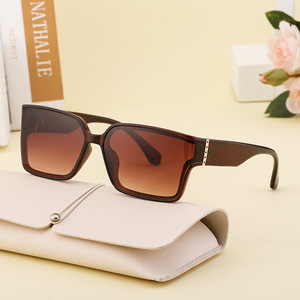 Gafas de Sol Cuadradas Personalizadas de Estilo Europeo Americano para Hombre, Lentes de PC Negras con Protección UV400 Clase 2, Número de Pieza FY 99203 - Product Image 2