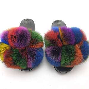 Vente en gros de claquettes en fourrure de pompon à <span class=keywords><strong>la</strong></span> mode Claquettes en fourrure de renard véritable momy et me pom pom - Product Image 1