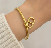 Bracelet jonc minimaliste en acier inoxydable plaqué or 18 carats avec pendentif nez de cochon, cadeau d'anniversaire pour adolescentes et femmes, élégant et tendance pour les fêtes
