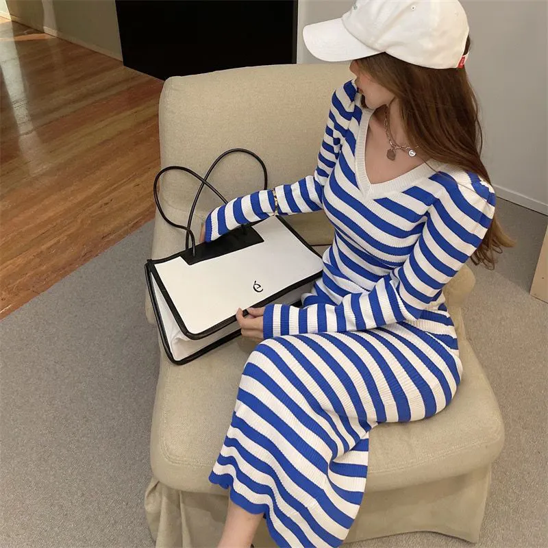 Winter and Autumn Sexy Women Dress V Neck Knitted Sweater Long Sleeve Striped Print Dress Casual Dress for Ladies