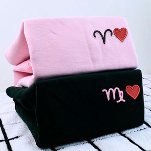 Regali personalizzati per gli amanti dell'astrologia con felpa o felpa con cappuccio con segno zodiacale ricamato - Product Image 1