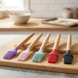 Pinceau à badigeonner en silicone 7 couleurs avec manche en bois, 260 ℃   Brosse de barbecue résistante à la chaleur pour grillades, pâtisserie et préparation culinaire - Product Image 4