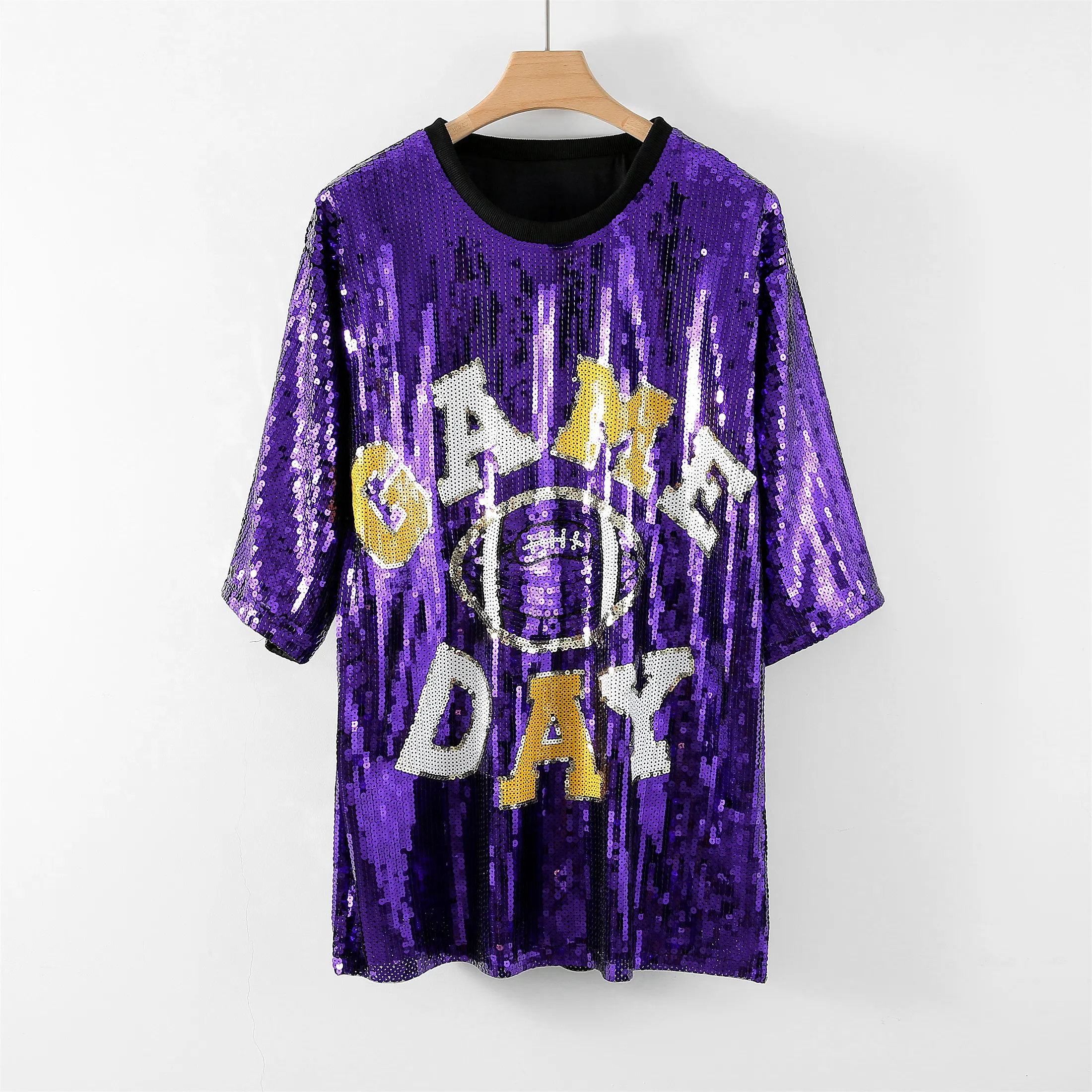 Púrpura y oro Gameday mujeres tamaño libre lentejuelas manga corta Camiseta vestido