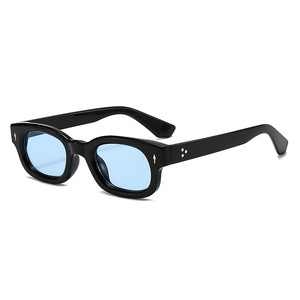 Nuovi Occhiali da Sole Quadrati alla Moda Personalizzabili con Loghi Disponibili per Unisex - Product Image 1