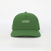 Casquette de golf en polyester imperméable avec logo personnalisé Casquette de baseball verte sport à 5 panneaux avec trous découpés au laser