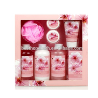 Ensemble cadeau de bain avec gel douche et savon fleur dans une boîte en papier avec couvercle en pvc