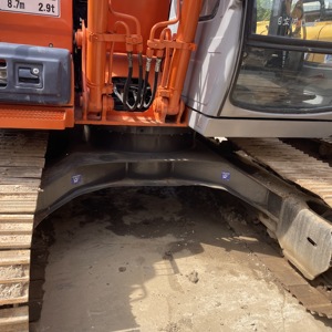 Excavadora de cadenas Hitachi EX200 usada, totalmente funcional, de 11 toneladas, con componentes Kawasaki, capacidad de cazo de 0.52m, potencia de 73kW, en stock. - Product Image 6