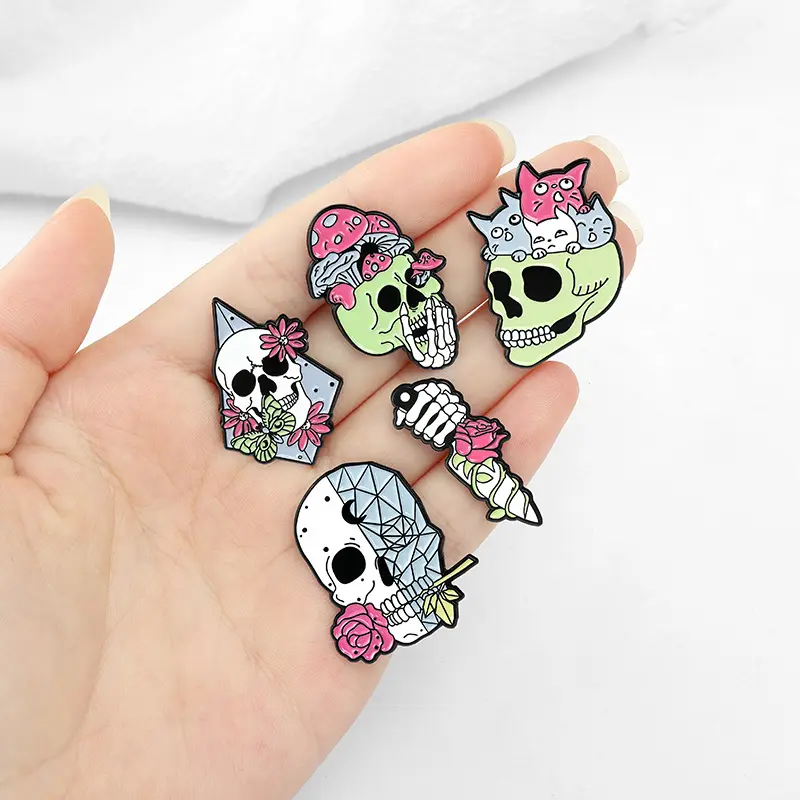 Bán buôn phim hoạt hình phụ kiện cá tính sáng tạo Skull Rose Series sơn hợp Kim Trâm huy hiệu