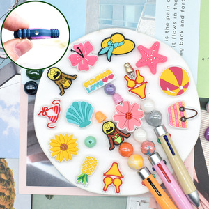 La nouvelle série d'été mignonne de dessin animé <span class=keywords><strong>est</strong></span> à la fois belle à la mode c'<span class=keywords><strong>est</strong></span> un accessoire de stylo à bille de bricolage fait de matériel de PVC - Product Image 2