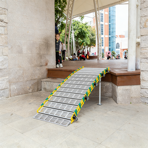 <span class=keywords><strong>Rampe</strong></span> modulaire en <span class=keywords><strong>aluminium</strong></span> Simplywalk, capacité 800 kg, largeur 762 mm, <span class=keywords><strong>aluminium</strong></span> 6005-T6, <span class=keywords><strong>rampe</strong></span> <span class=keywords><strong>d</strong></span>'accès pour escaliers, service de marque privée, conforme à la norme EN12182 - Product Image 1
