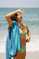 Ensemble bikini 2 pièces OEM pour femme, vert uni, haut triangle dos nu, bas froncé à nouer sur le côté, écologique, pour piscine et plage