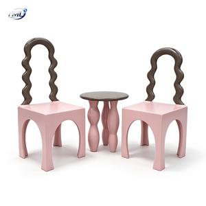 Chaise d'appoint rose moderne avec dossier ondulé sculptural pour salle à manger, salon, café, hôtel - Product Image 1