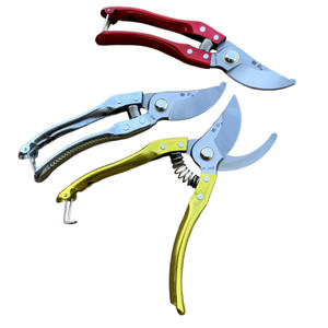 Tijeras de Podar Mountain Vine P-168, Podadora de Acero Inoxidable con Capacidad de Corte de 20-30 mm, Herramienta de Jardín en Rojo, Gris y Amarillo - Product Image 1