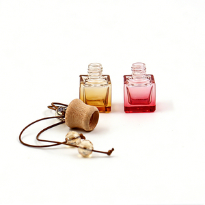 Diffuseur de parfum carré en verre avec bouchon à vis et bâtonnets diffuseurs pour parfum de voiture - Product Image 3