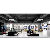 Présentoir d'intérieur complet pour magasin de sport, idéal pour vêtements de sport, chaussures et accessoires de tennis