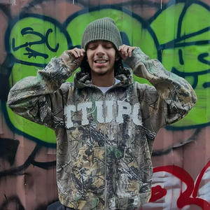 Sweat à capuche streetwear hip-hop tendance pour homme, style vintage avec broderie de patchs et camouflage, personnalisable avec logo - Product Image 3