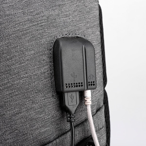 Mochila para portátil con puerto USB de gran capacidad para hombres, para viajes de negocios, escuela, en colores gris, negro y azul oscuro. - Product Image 4