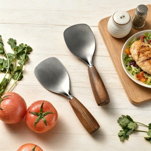 Cuchara para arroz de acero de titanio con mango de madera de acacia, cuchara ligera para servir, para uso doméstico - Product Image 5